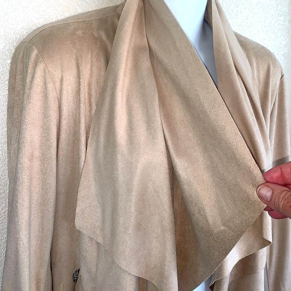 CARMEN MARC VALVO jacket, cream, waterfall front, faux leather zip cuffs. L - Picture 5 of 17